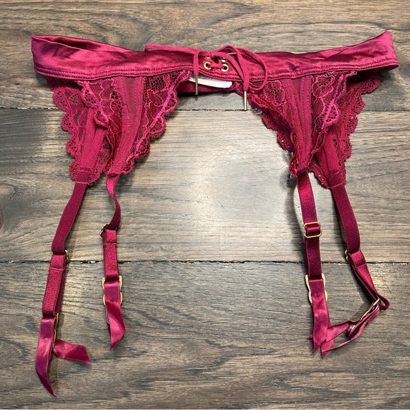 Victoria's Secret Intimates & Sleepwear Buy 2 Get Free Nwt